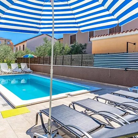 3 With Pool Apartment
