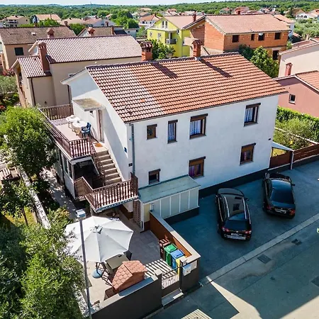 Apartment 3 With Pool *