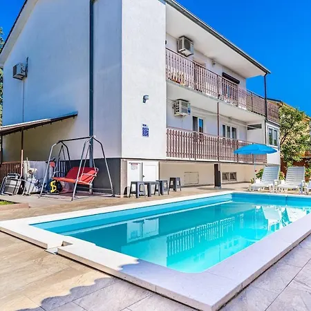 Apartment 3 With Pool