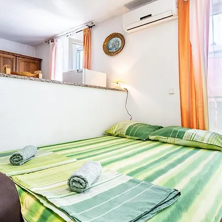 3 With Pool Apartament