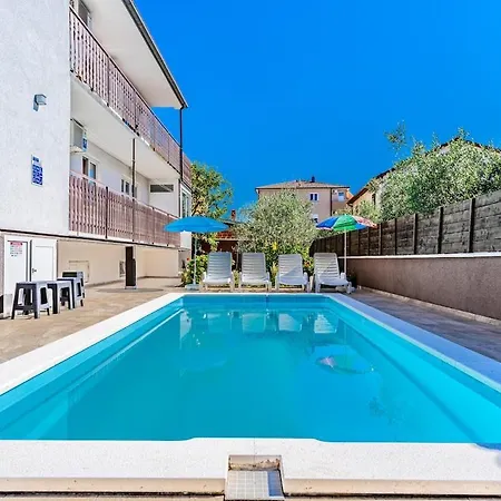 3 With Pool *